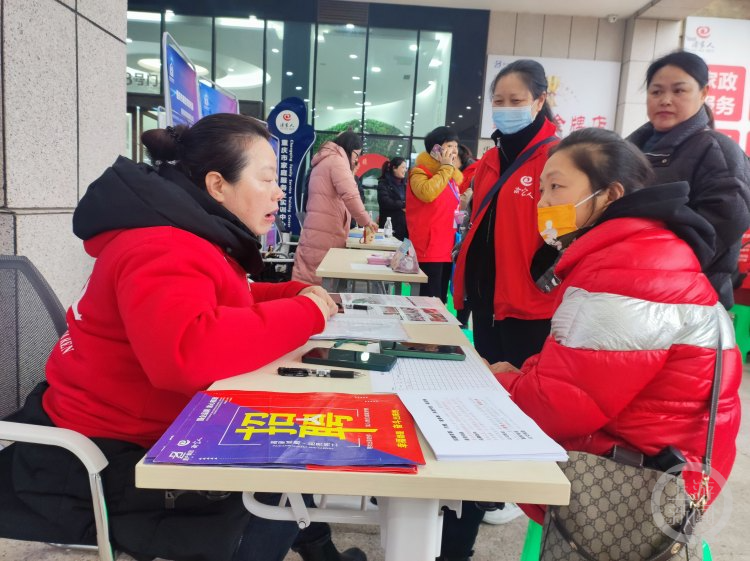 节后家政市场“用工忙” 月嫂月薪最高3爱体育入口万元(图1)
