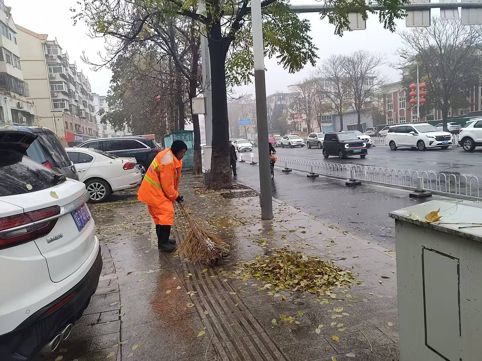 雨后的守爱体育官网护：顺安环卫公司精细化保洁之路(图4)