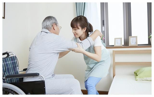 爱体育官网50岁保姆倾诉：全职保姆堪比再婚老伴儿和雇主朝夕相处难做(图5)