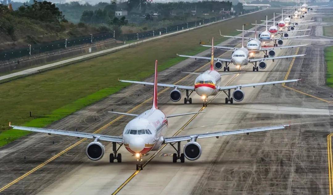 空姐当保洁喝水也收钱你嫌弃的“臭飞机”是中国最赚钱的航空公司(图3)