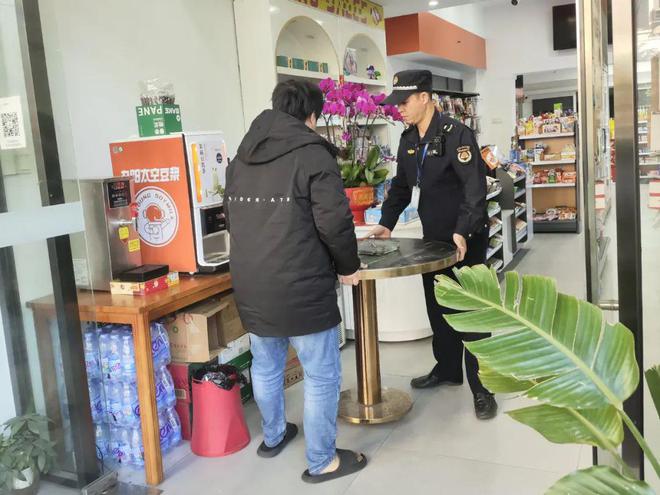 爱体育平台春节我在岗 有一种“年味”叫“城管人”的坚守(图7)