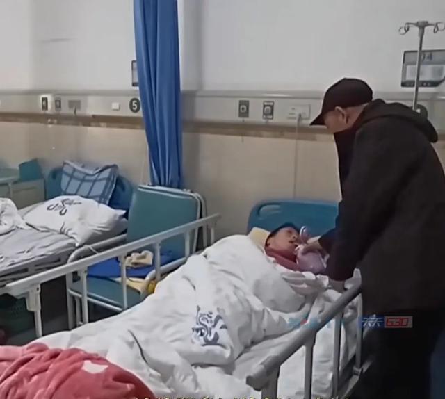 家政工称雇主冰箱臭味致自己脑梗 责任归属引争议(图1)