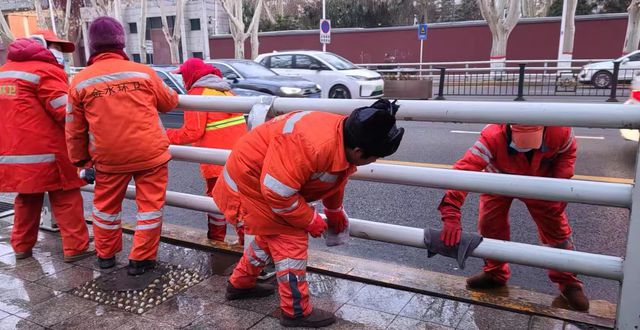 媒体看城管郑州金水3500多名环卫工人元旦全天“在线”(图3)