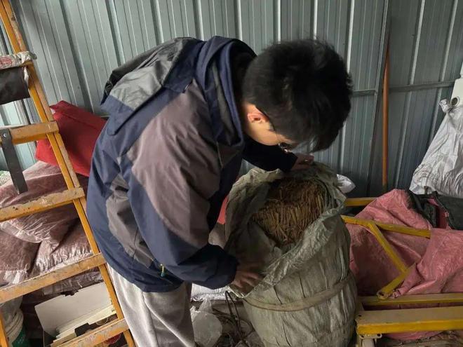 爱体育网址巡查辖区市政工程水利设施TA们做好各项防寒措施(图3)