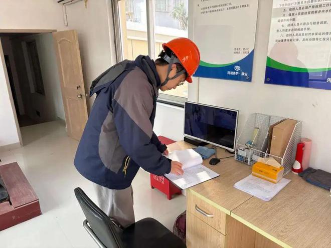 爱体育网址巡查辖区市政工程水利设施TA们做好各项防寒措施(图4)