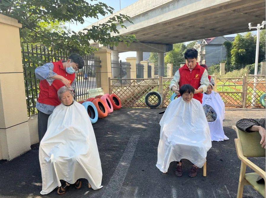 “慧赣家”巾帼家政进社区丨上饶：巾帼家政进社区推动服务到家(图9)