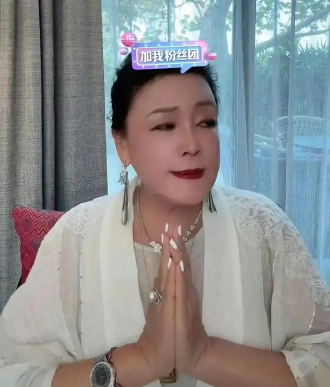 爱体育APP全员上阵麻六记直播圈粉3万 保洁成主播店长喊话汪小菲擦桌子(图6)