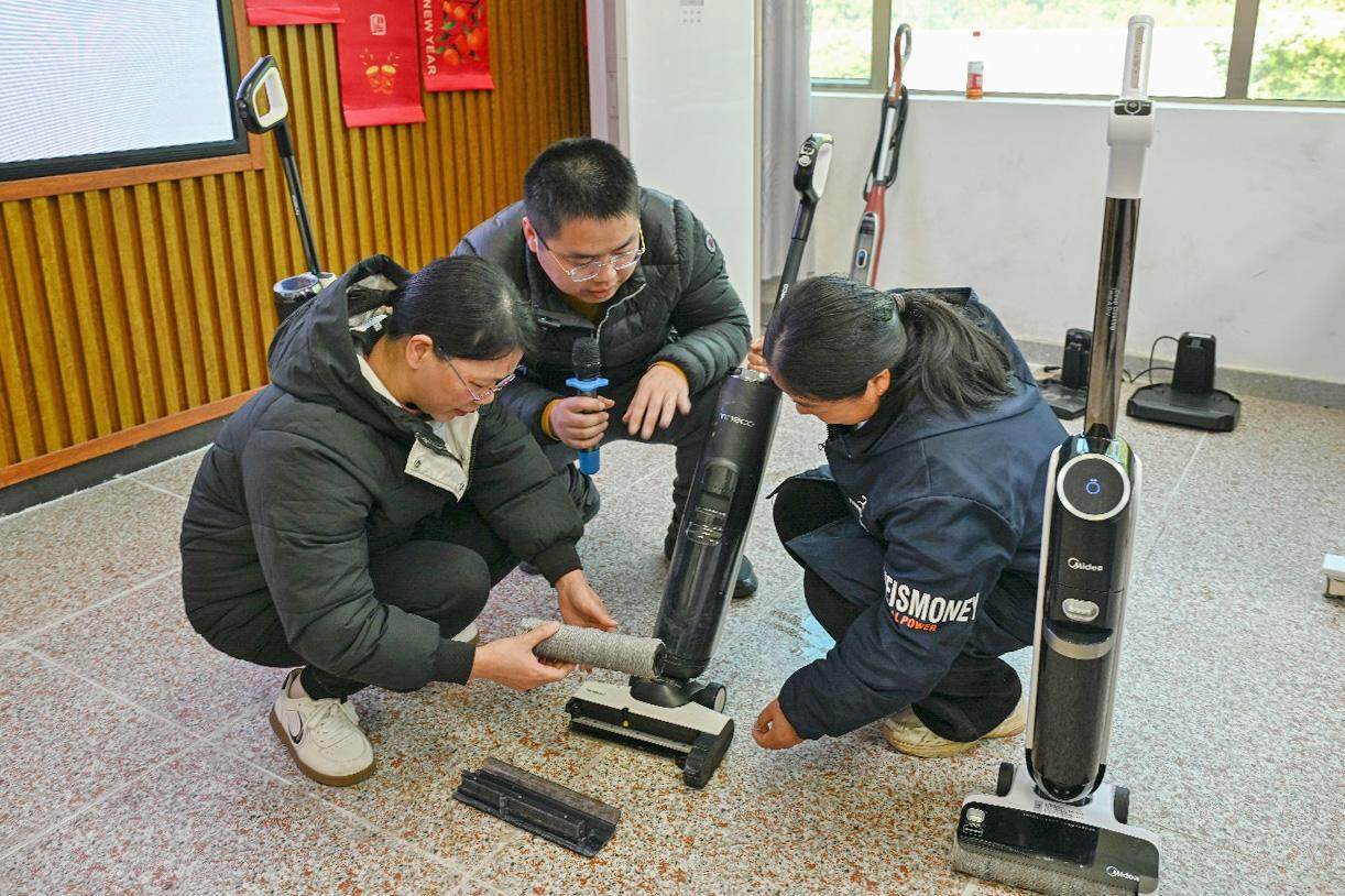 清爱体育平台远英德连樟村：新型求职培训会助村民学新技能找好工作(图3)