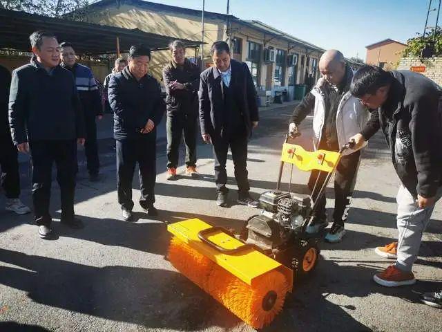 安阳市副市长高勤科调研道路清扫保洁暨低温雨雪天气应对准备工作爱体育下载(图1)