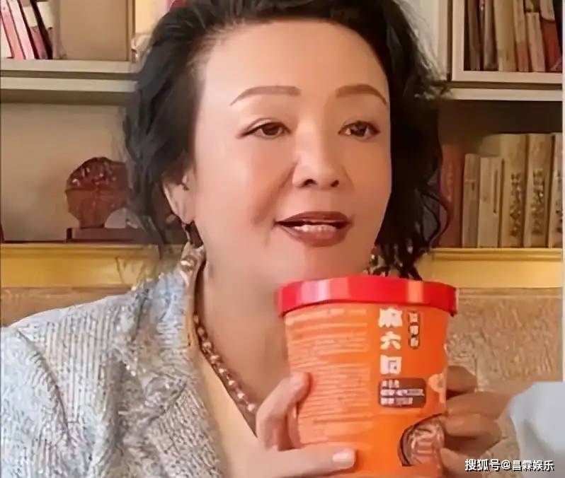 被麻六记济南店活宝笑死一天没培训直接上岗直播连保洁都不放过爱体育网址(图8)