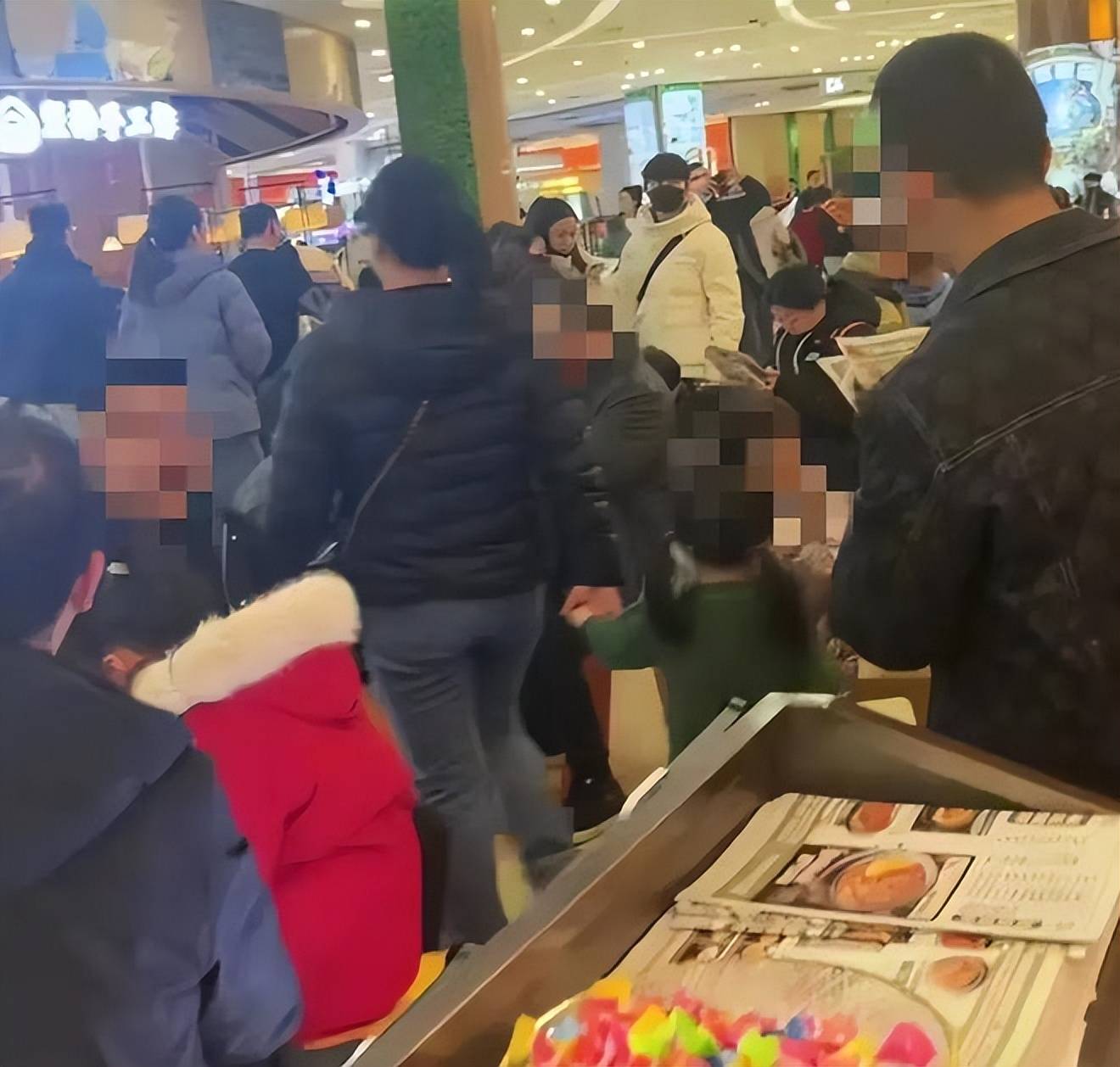 被麻六记济南店活宝笑死  一天没培训直接上岗直播  连保洁都不放过(图5)