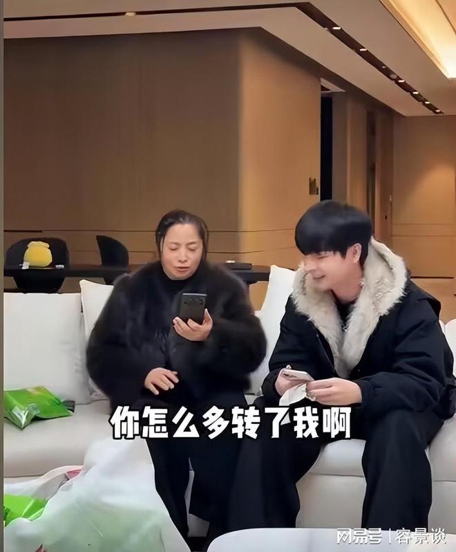 浙江保姆晒日常工作出门开大劳买菜拿LV雇主还报销她的零食(图6)