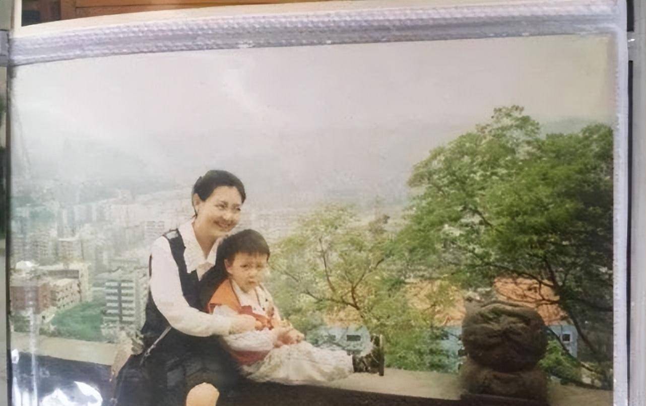 92年重庆保姆偷走雇主儿子26年后归还生母：养废了爱体育官网才还给我(图3)