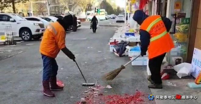 春节不停歇他们用坚守为城市 “梳妆”(图3)