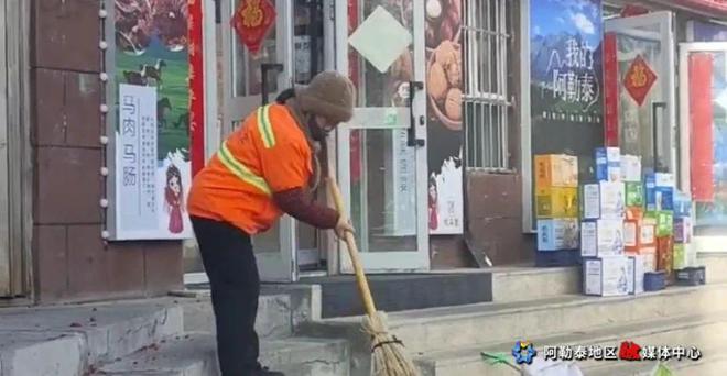 春节不停歇他们用坚守为城市 “梳妆”(图2)