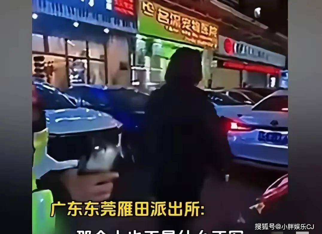 保洁大妈冒称正军级当街呵斥执法人员警方介入大妈摊上事了(图2)