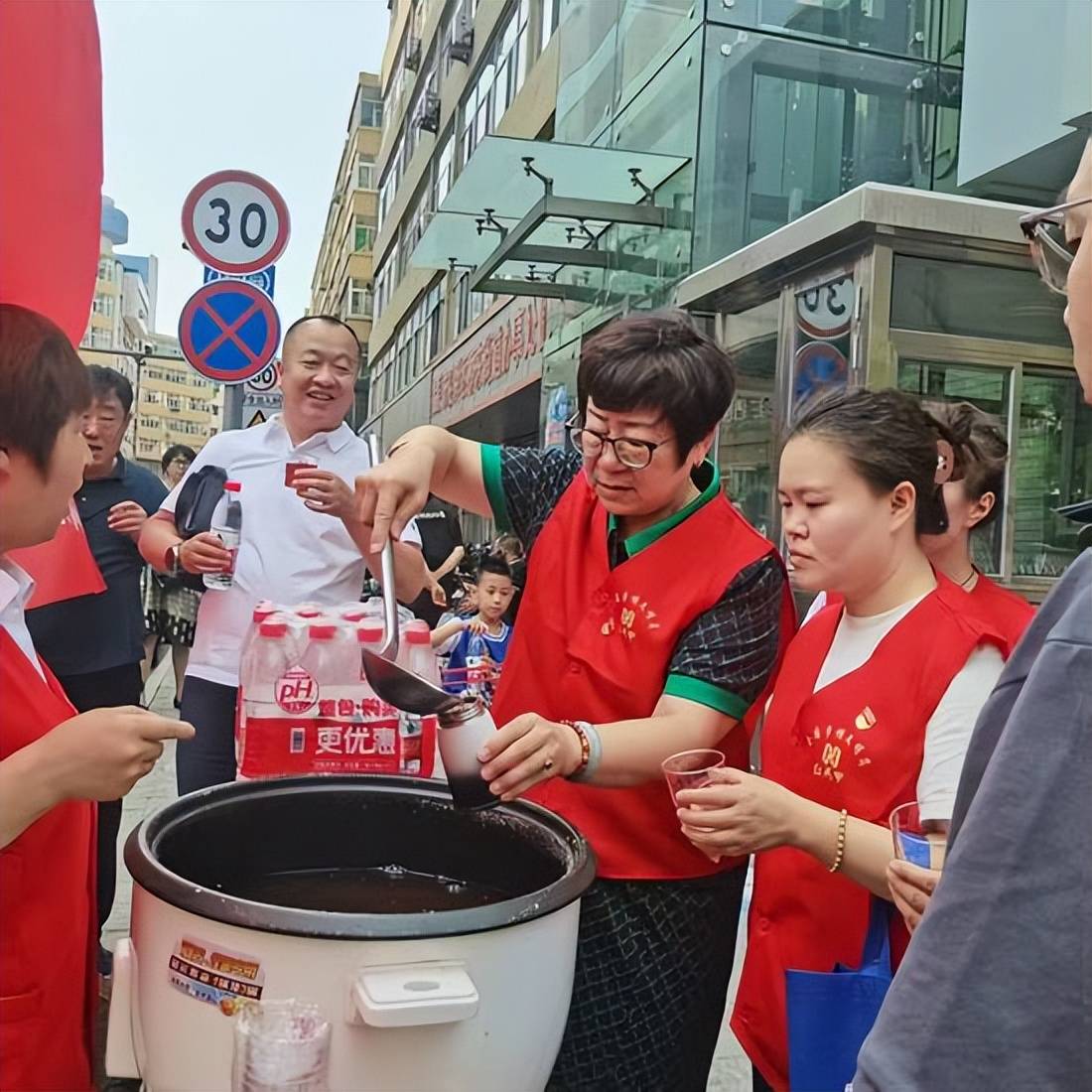 家政为线织就“山西精品”——红马爱体育网址甲集团的璀璨征程(图2)