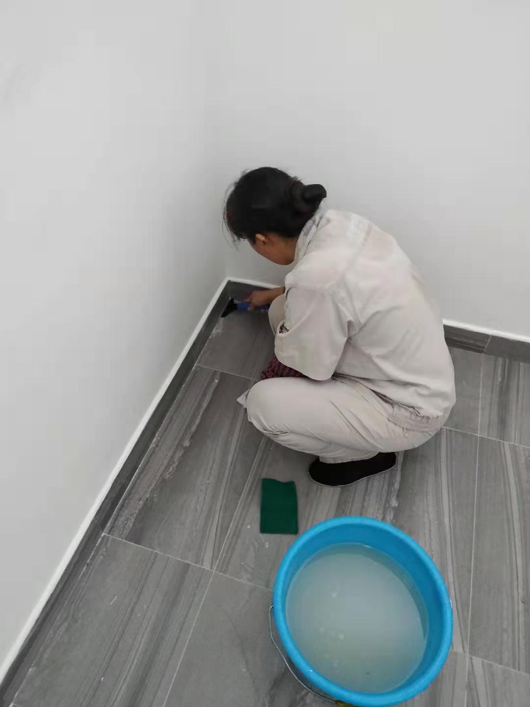 保洁员厕所隔间休息谁来解决这个尴尬？