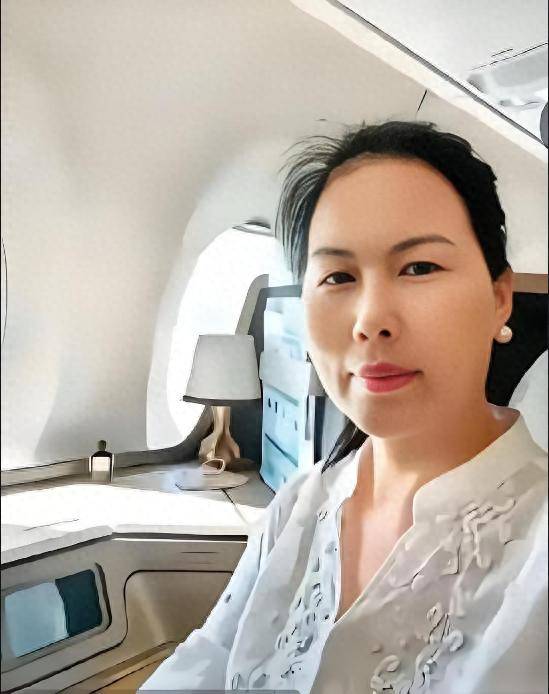保姆小杨阿姨穿吊带引争议知情人爆料内幕揭露张兰汪小菲人品(图4)