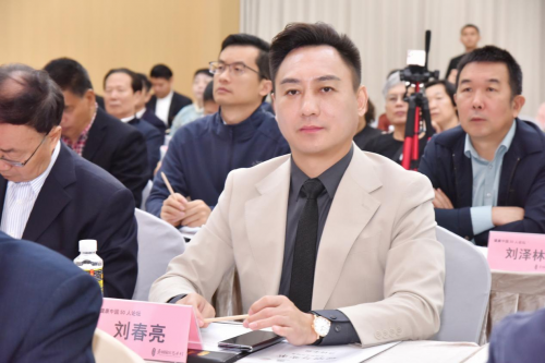视保姆董事长刘春亮助力健康中国战略：携手专家共谋视康新赛道(图1)