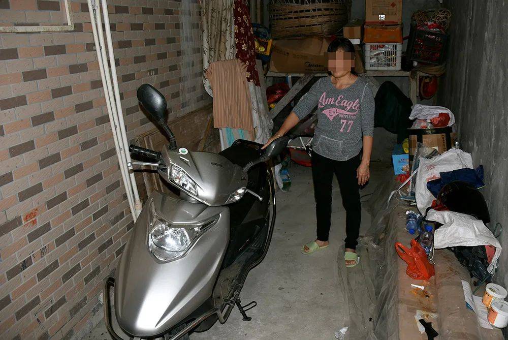 爱体育入口广宁：保姆盗走90万元财物警方15小时破案追赃挽损(图3)
