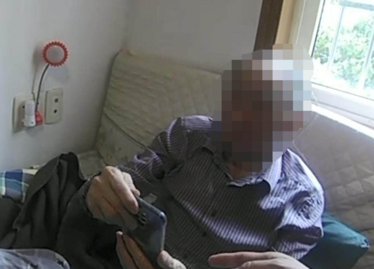“你现在不要碰手机了”保姆一声吼保住东家355万(图2)