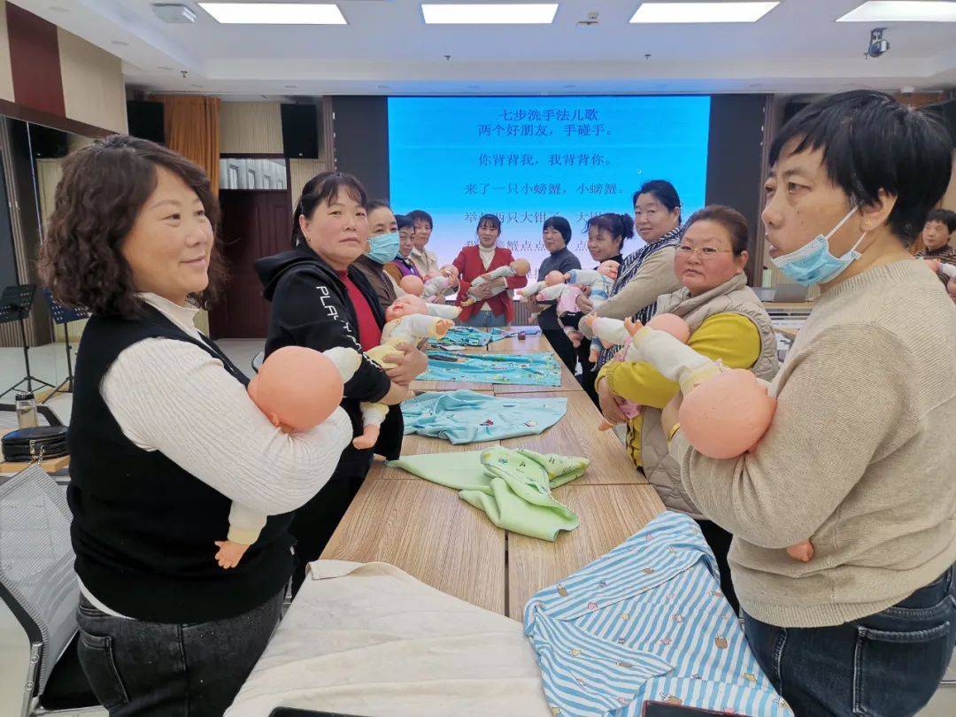 【巾帼家政进社区 暖心服务惠万家】平原县妇联开展巾帼家政培训系列活动(图2)