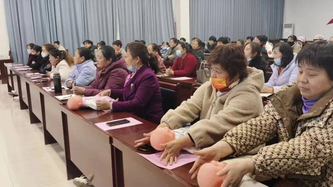 【巾帼家政进社区 暖心服务惠万家】平原县妇联开展巾帼家政培训系列活动(图4)